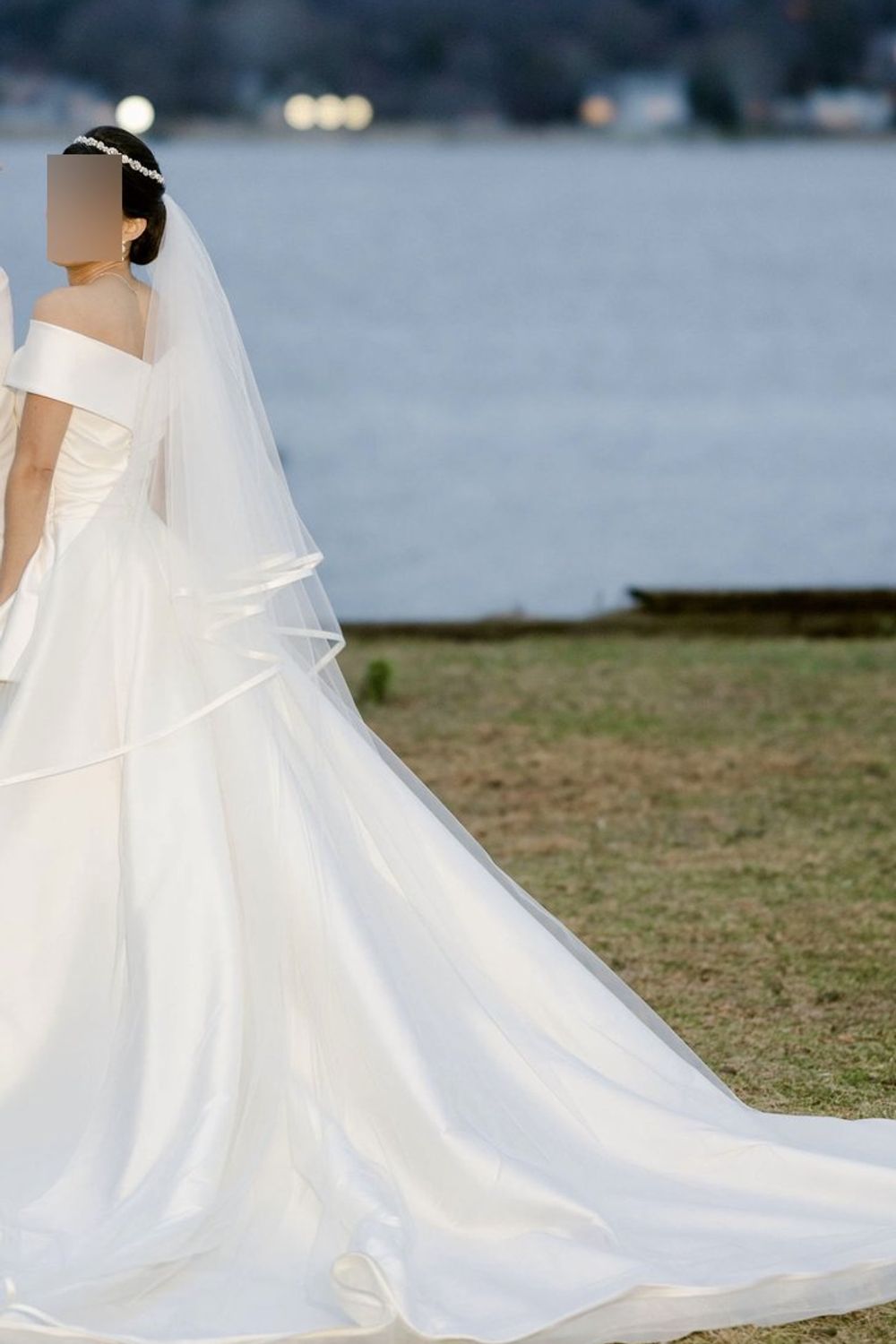 Sareh Nouri Blaine with Veil, Blusher and Jewelries 6