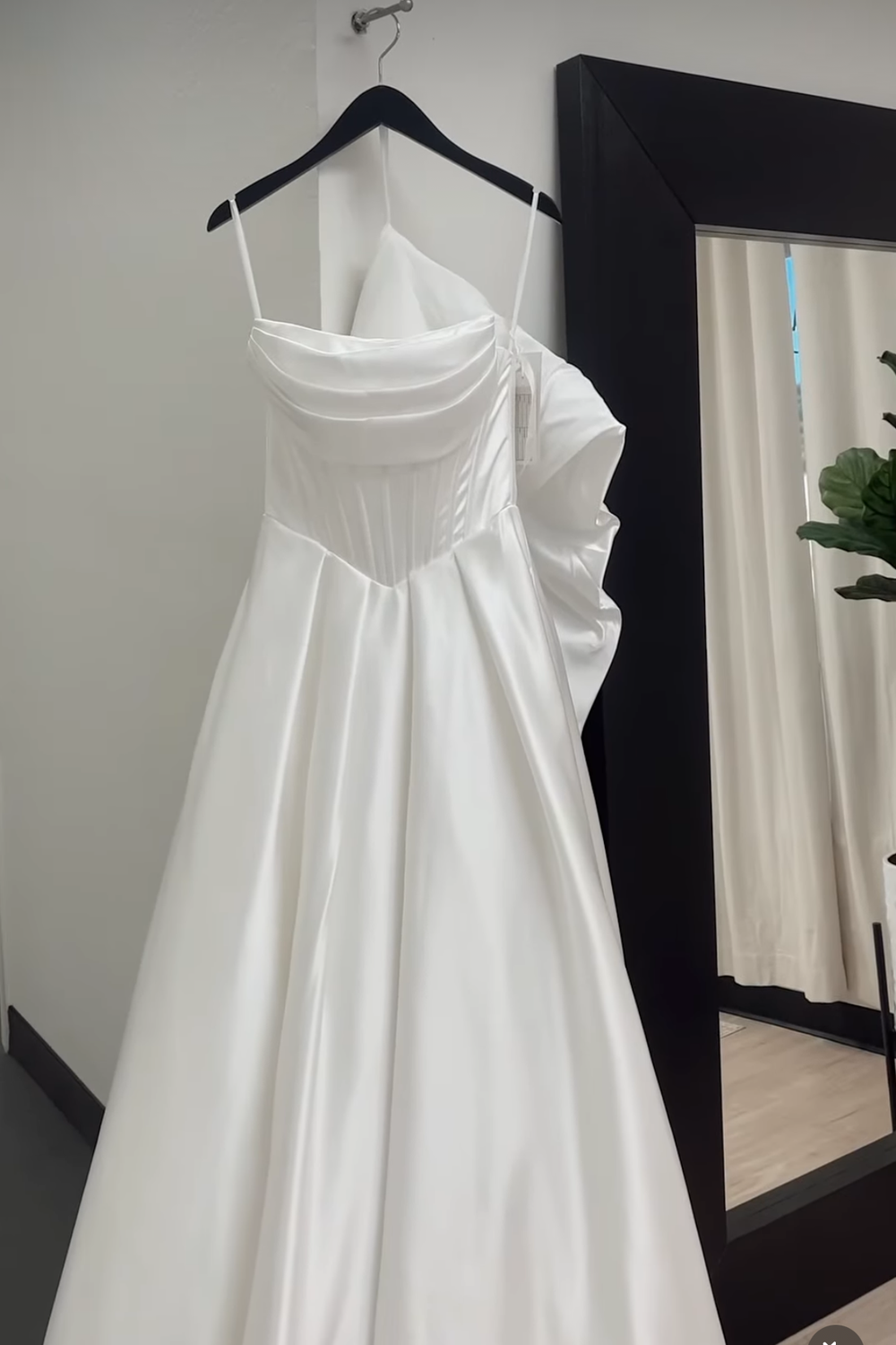 Brilliant Bridal LV3221 Satin Ivory 20-6650PL 0