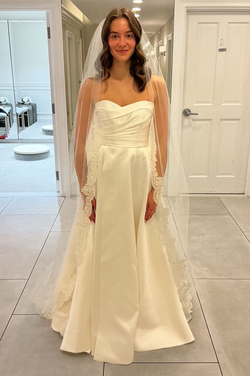 Used Dana Harel Rome with Veil Wedding Dress Used Dana Harel Rome with Veil Wedding Dress