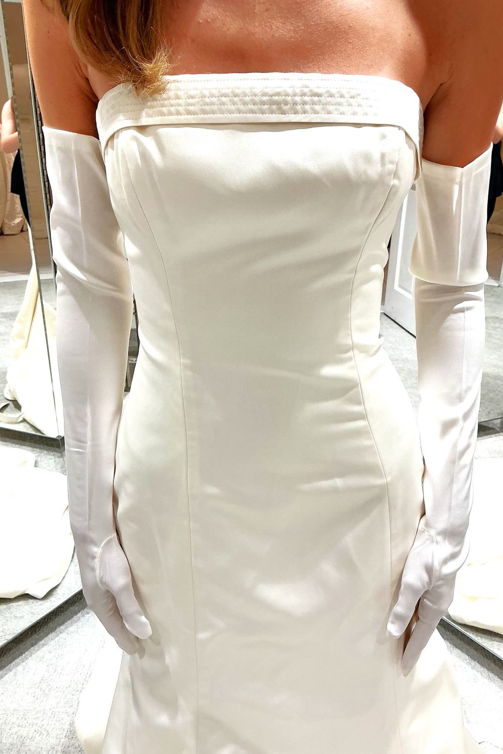 Monique Lhuillier Trumpet Dress with Veil and Gloves 4