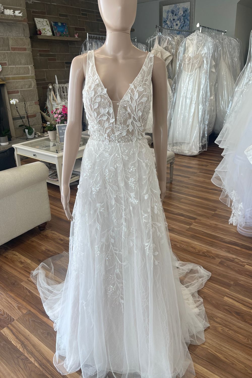 Pronovias Elara 1