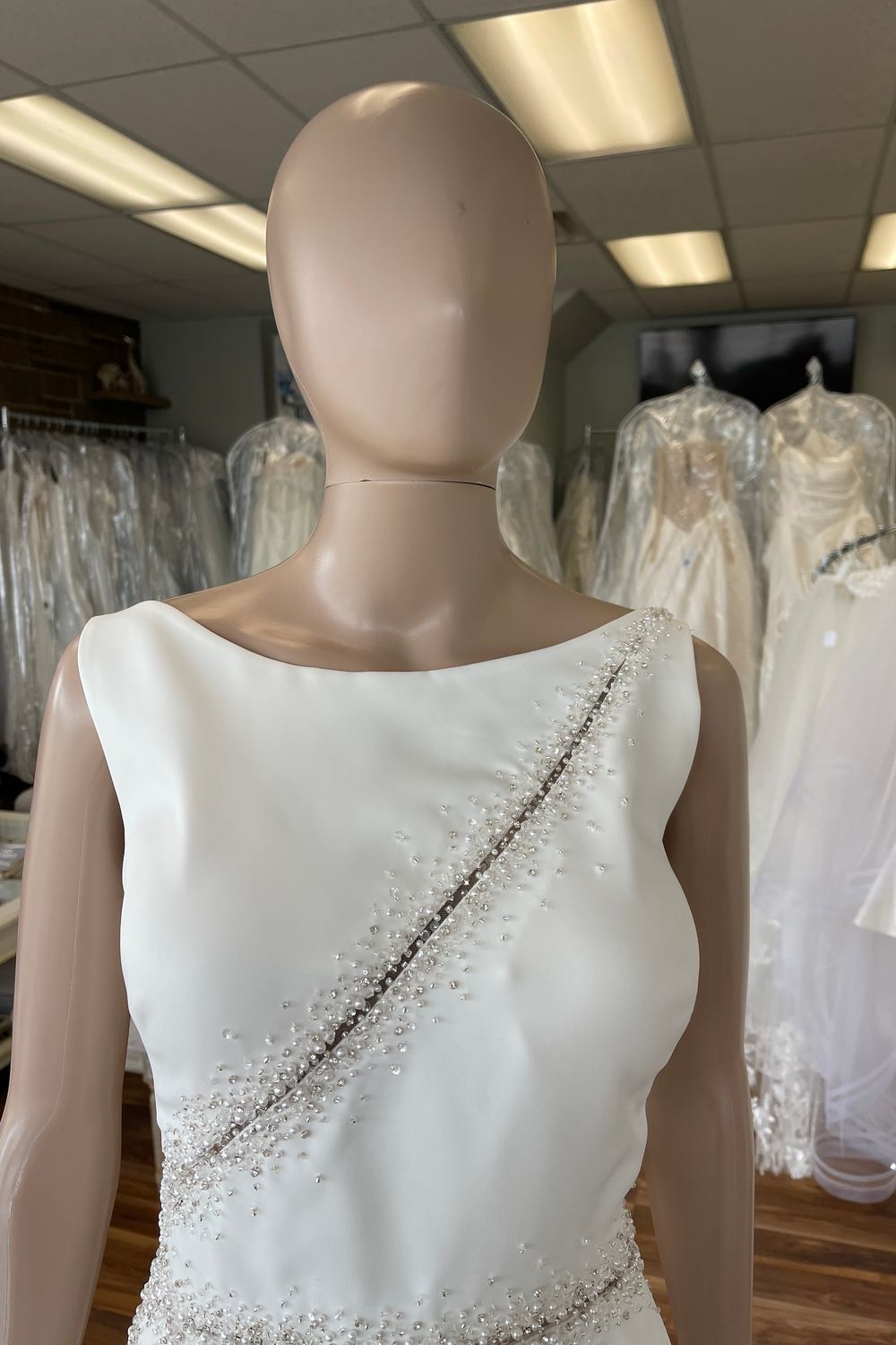 Pronovias Alaia 6