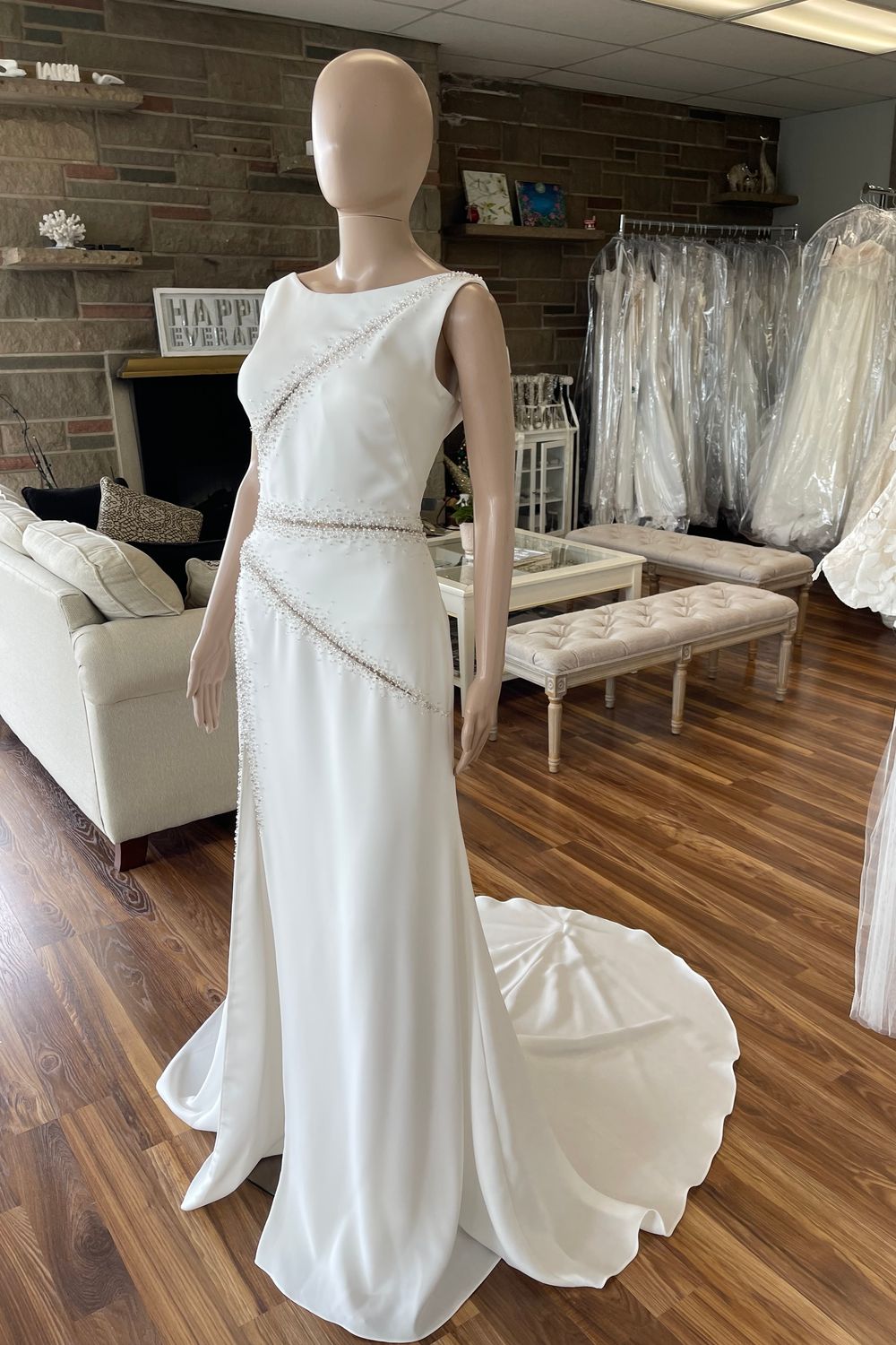 Pronovias Alaia 4