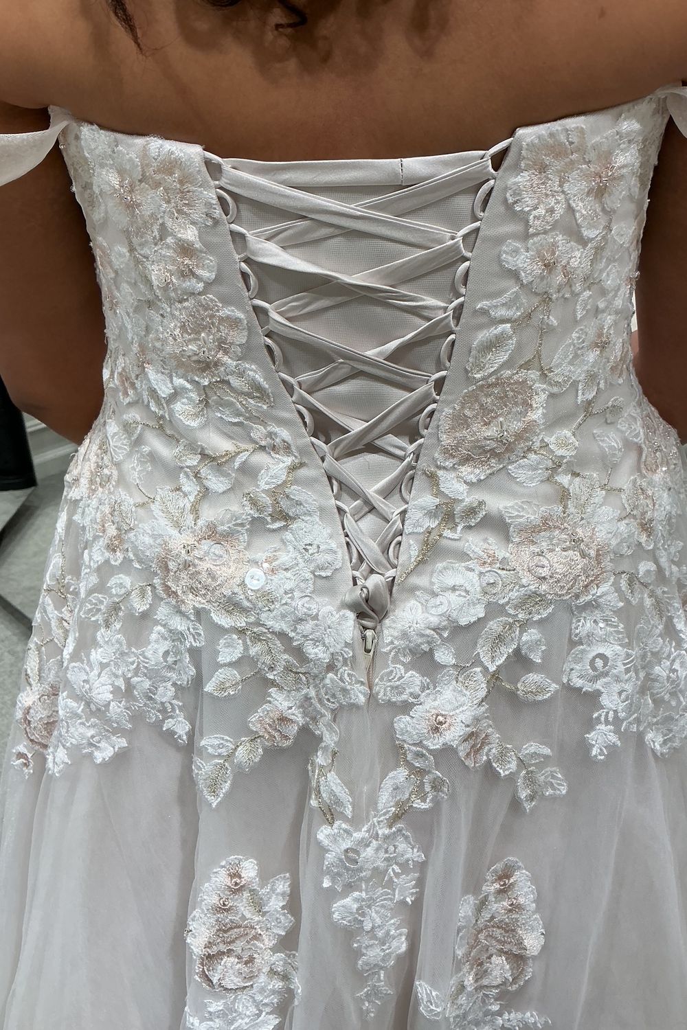 David's Bridal V3902 8