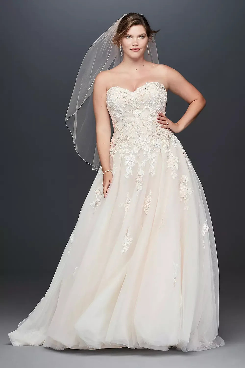 David's Bridal V3902 3