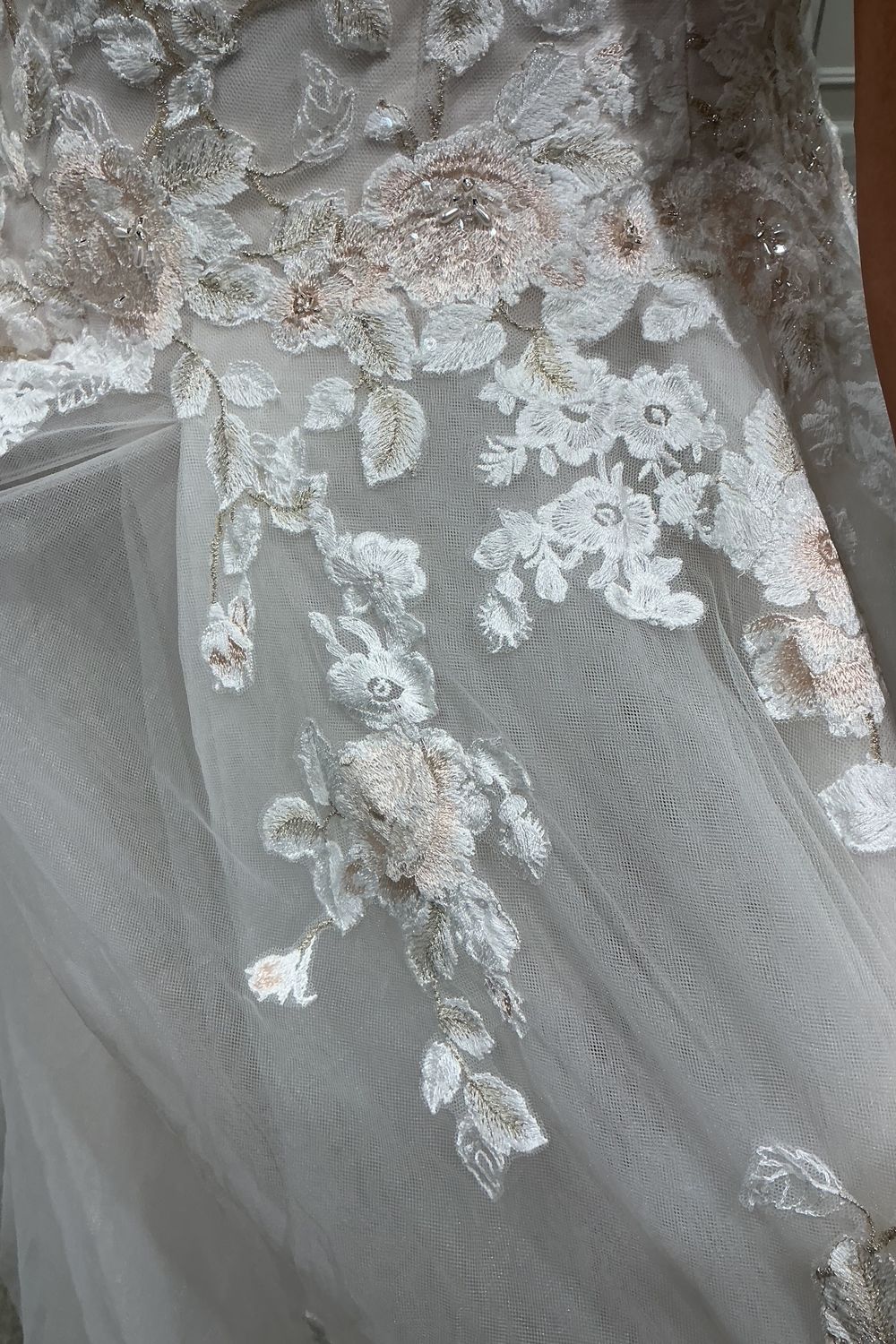 David's Bridal V3902 10