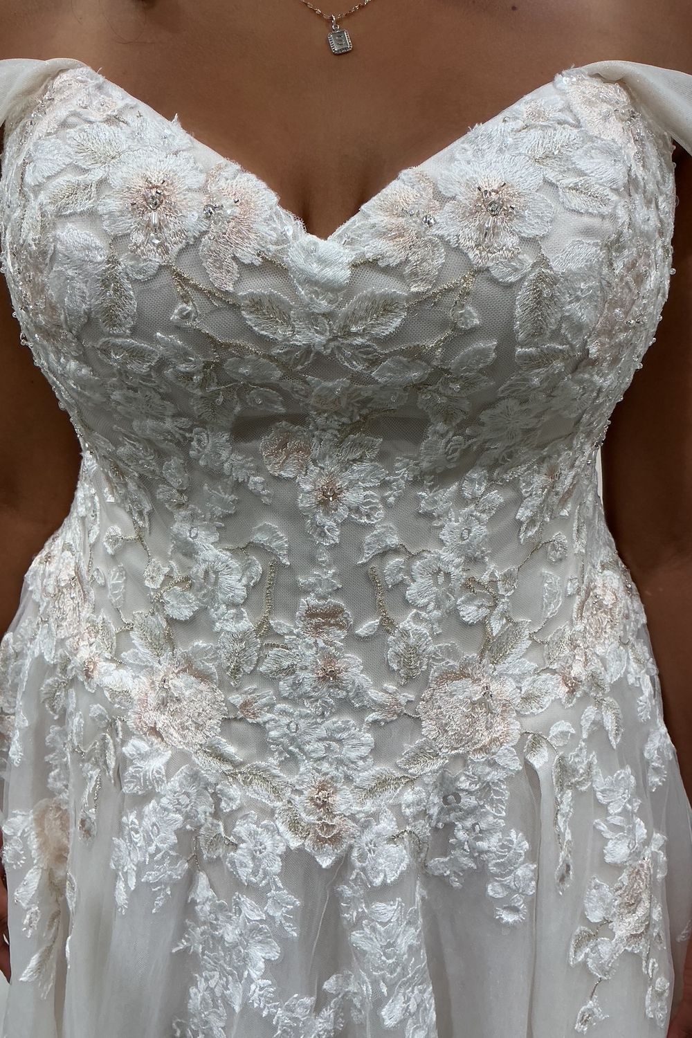 David's Bridal V3902 9