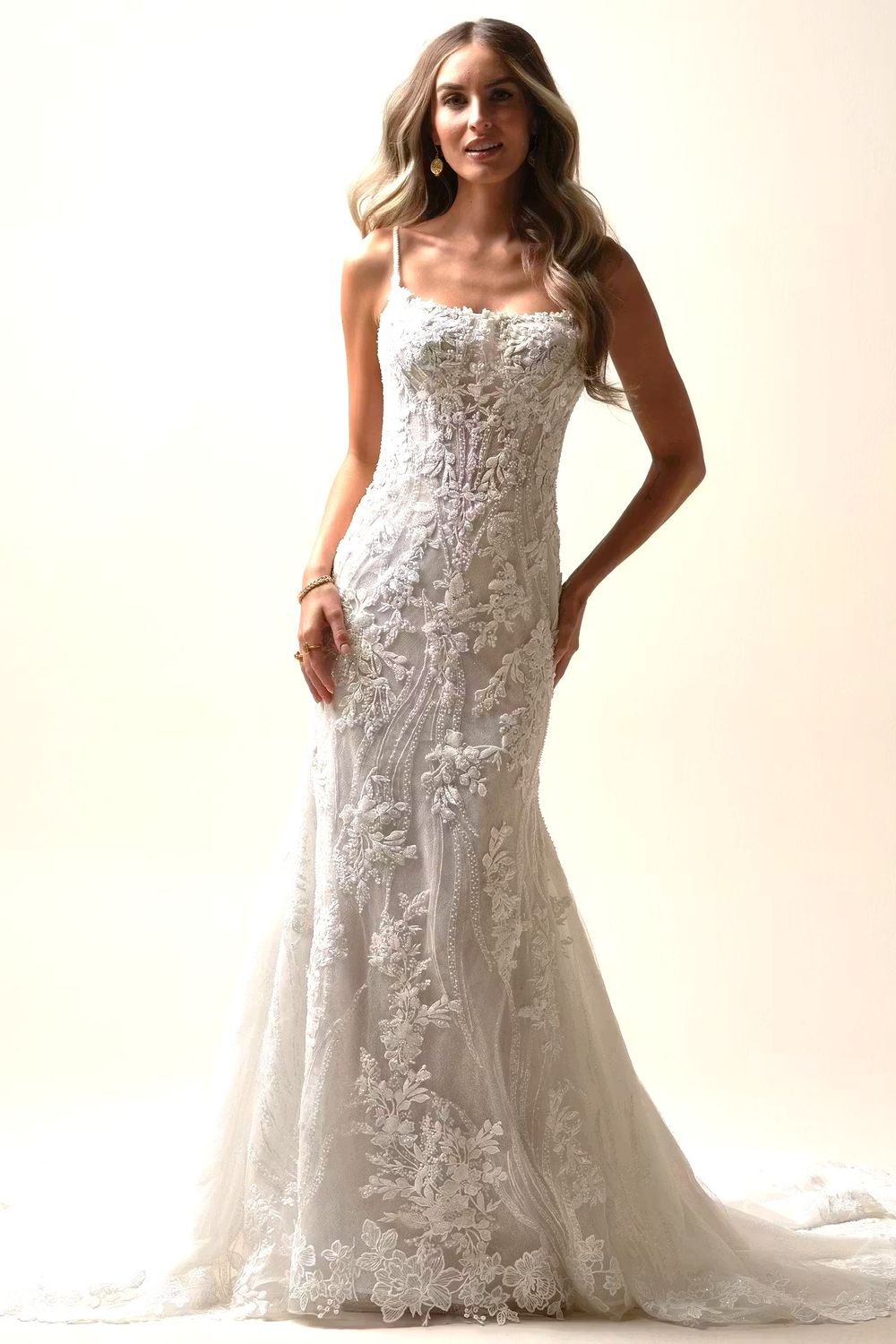 Maggie Sottero Lina with Veil and Overskirt 0