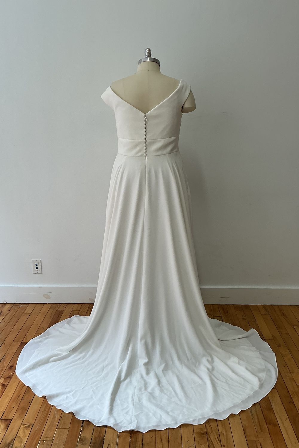 Paloma Blanca P5052XS 4