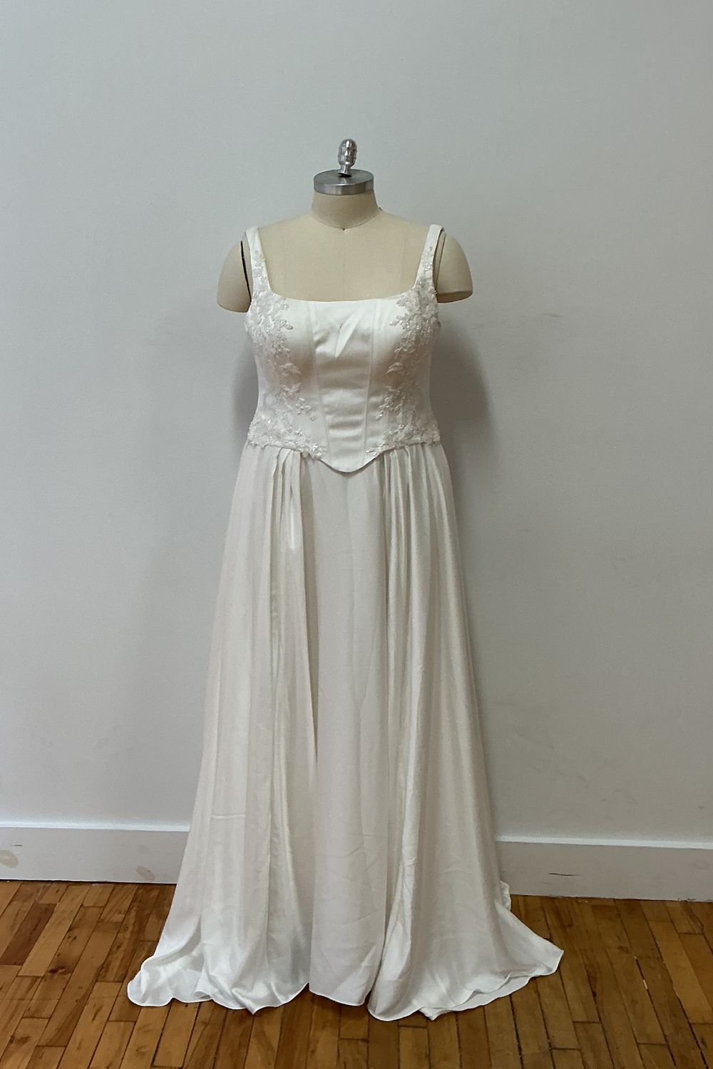 Essense of Australia D4290TU-XS 2