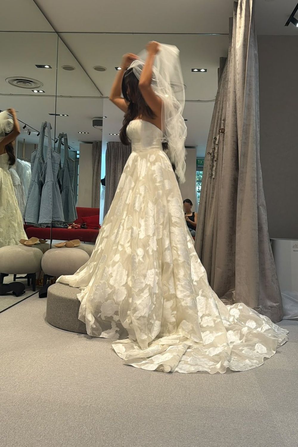Carolina Herrera Rosalie 4
