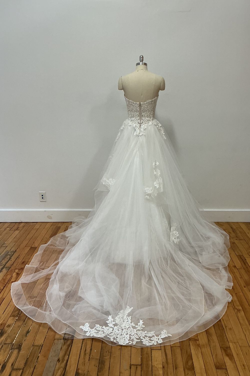 P BY PNINA TORNAI 2118 4