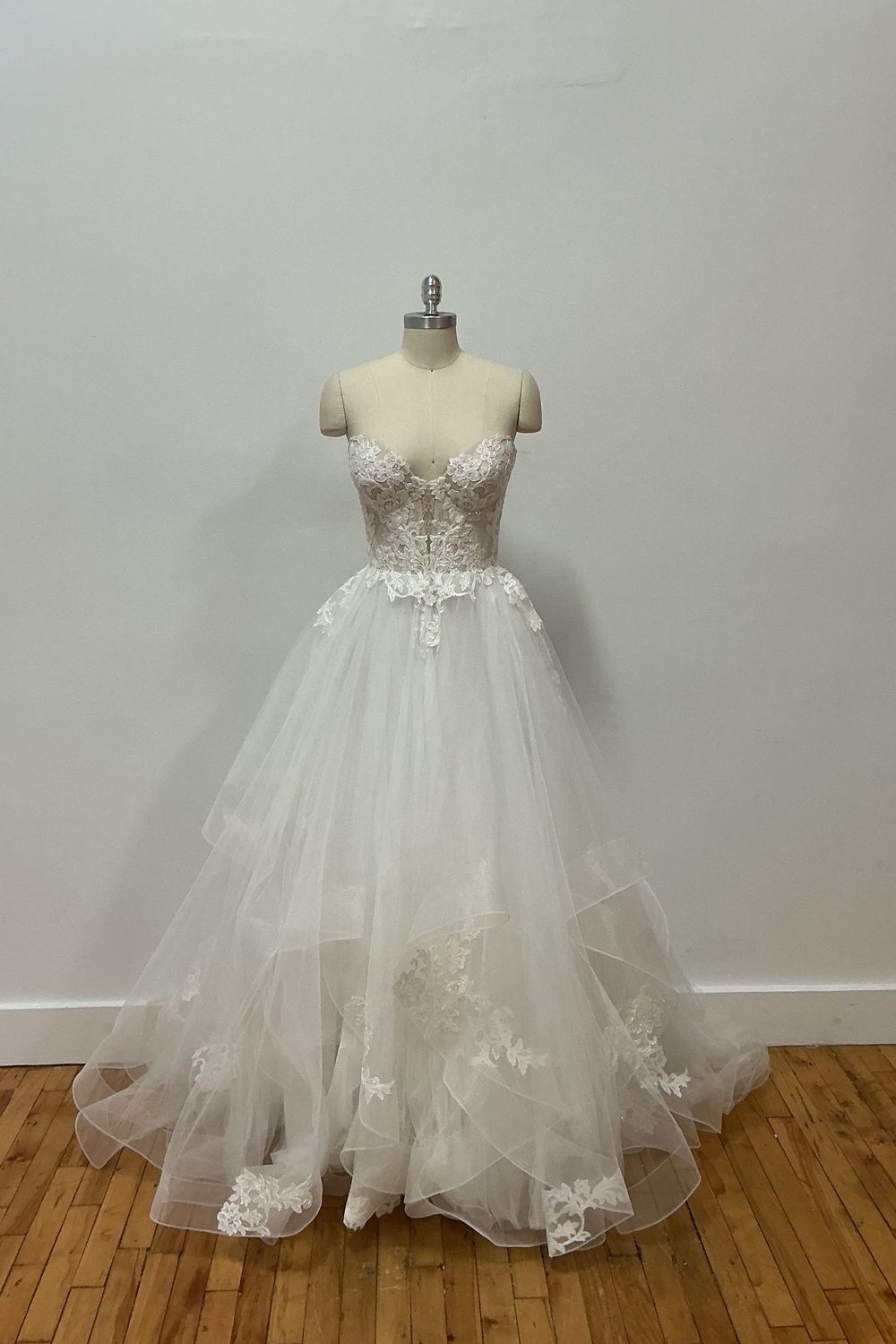 P BY PNINA TORNAI 2118 2