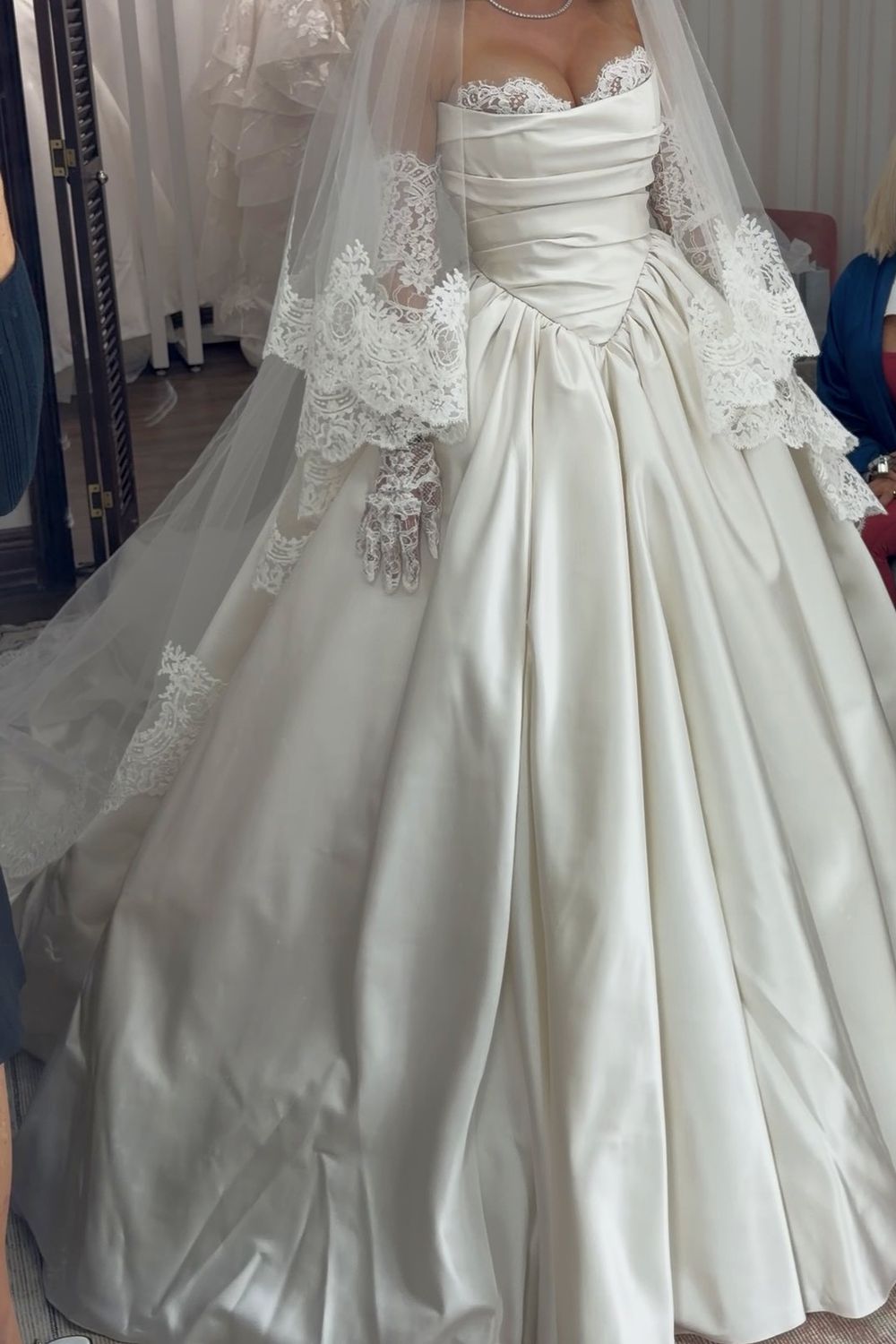 Berta 25-114 with Veil and Gloves 4