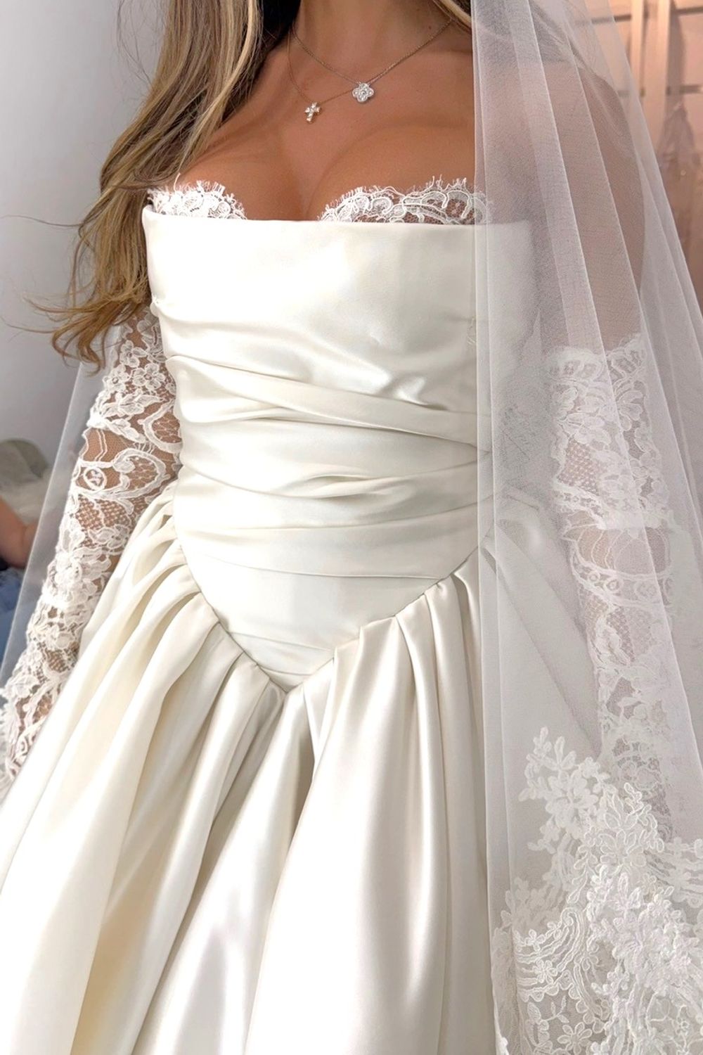 Berta 25-114 with Veil and Gloves 5