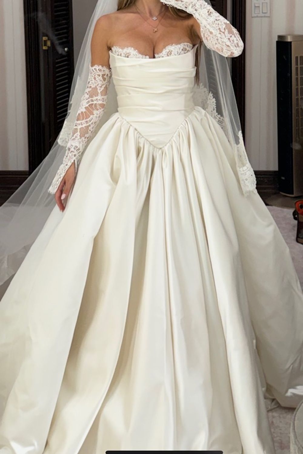 Berta 25-114 with Veil and Gloves 2