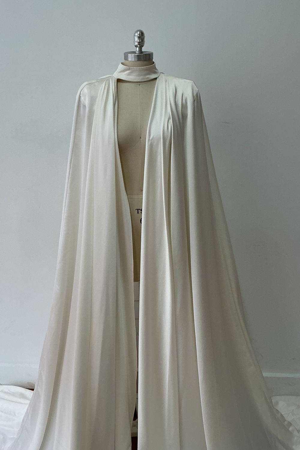 Halfpenny London Angelica Cape 3