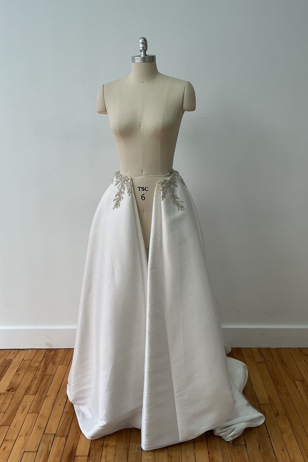 Maggie Sottero Almudena-train 1