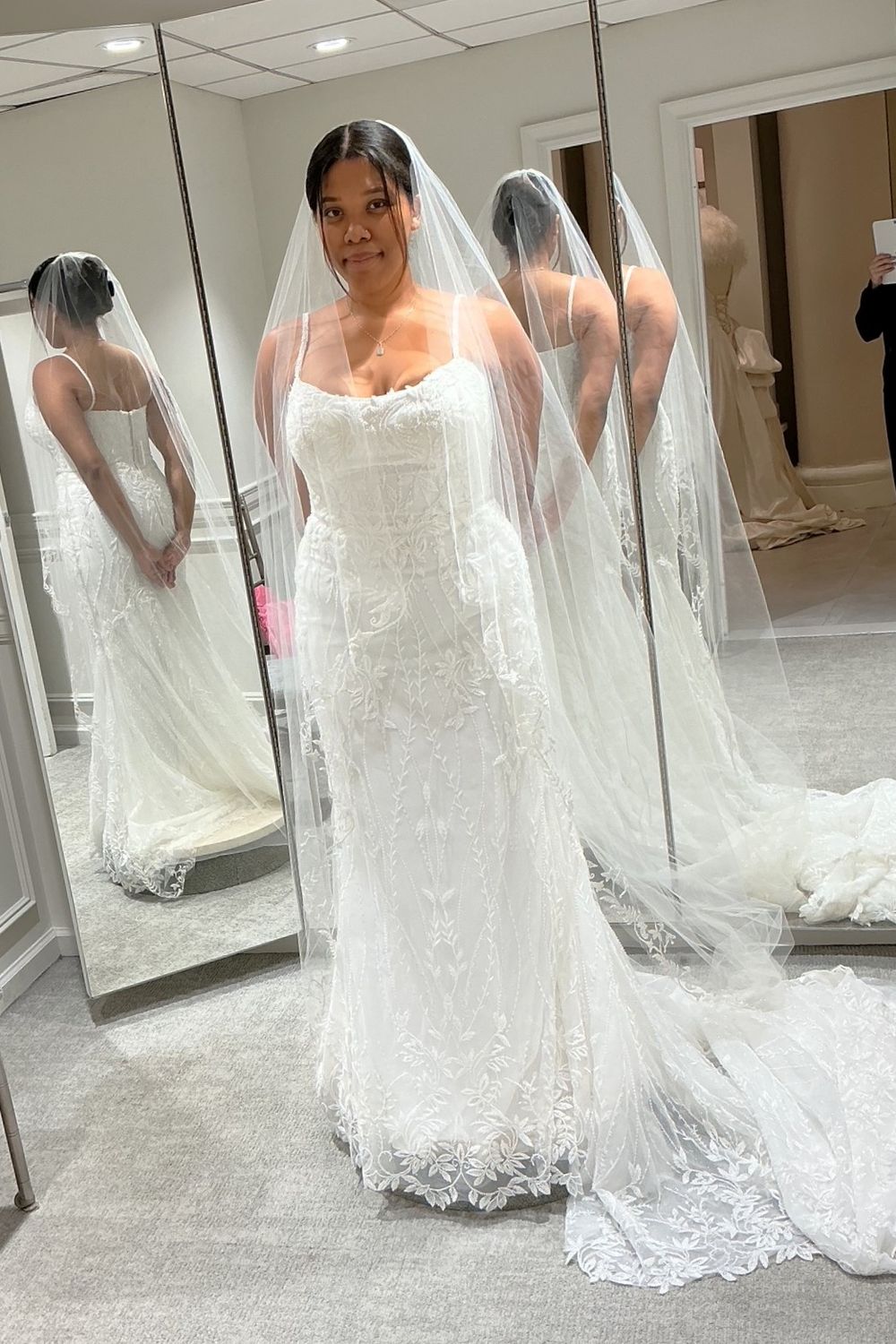 Essense of Australia D4279 with Veil 4