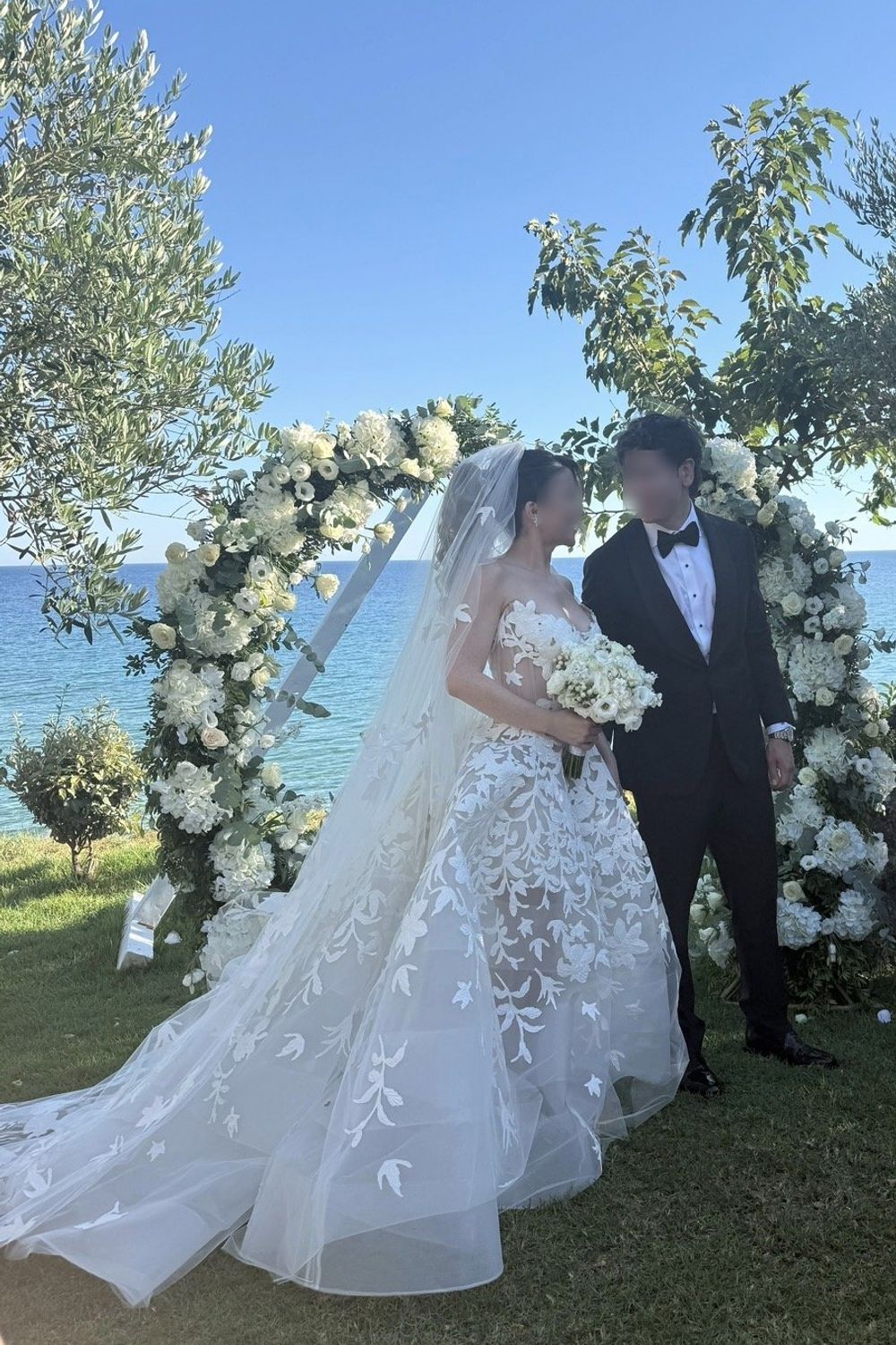 Nicole and Felicia NF109 with Veil 5