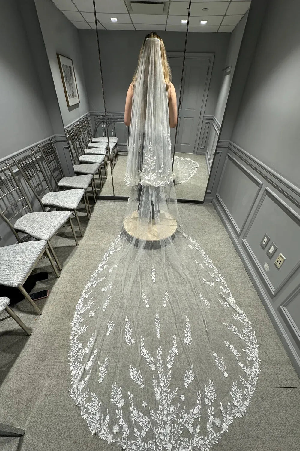 Christie Lauren HYDRAVL162 Veil and MANTUATIA Headpiece 0