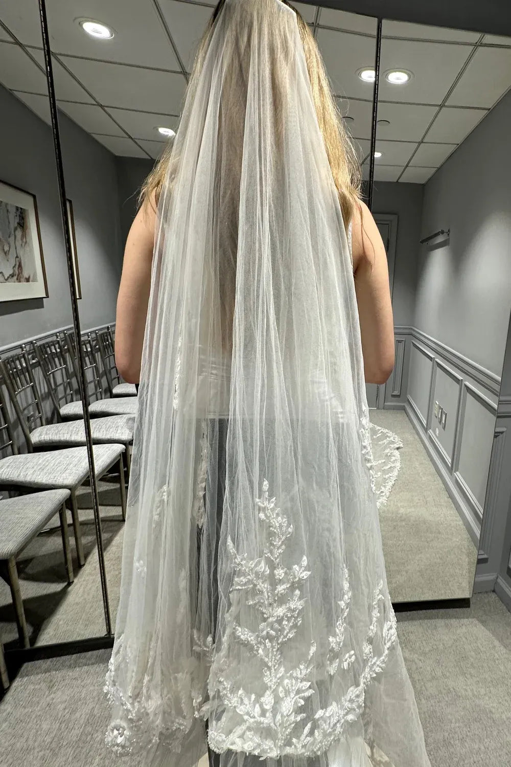 Christie Lauren HYDRAVL162 Veil and MANTUATIA Headpiece 1