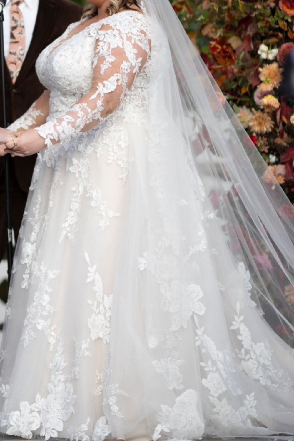 Essense of Australia-LACE A-LINE WEDDING DRESS WITH LONG SLEEVES Style D3280 -5