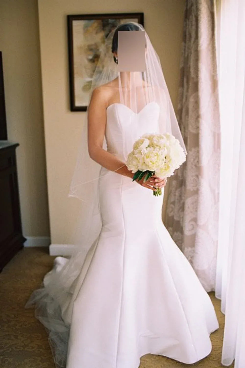 Monique Lhuillier Divine 0