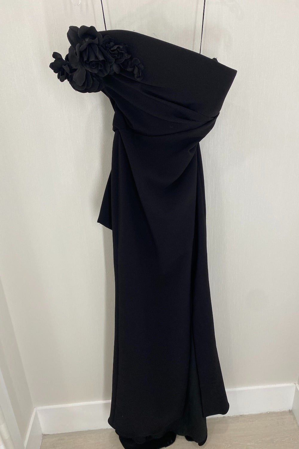 Marchesa-BLACK ONE SHOULDER CREPE GOWN-3