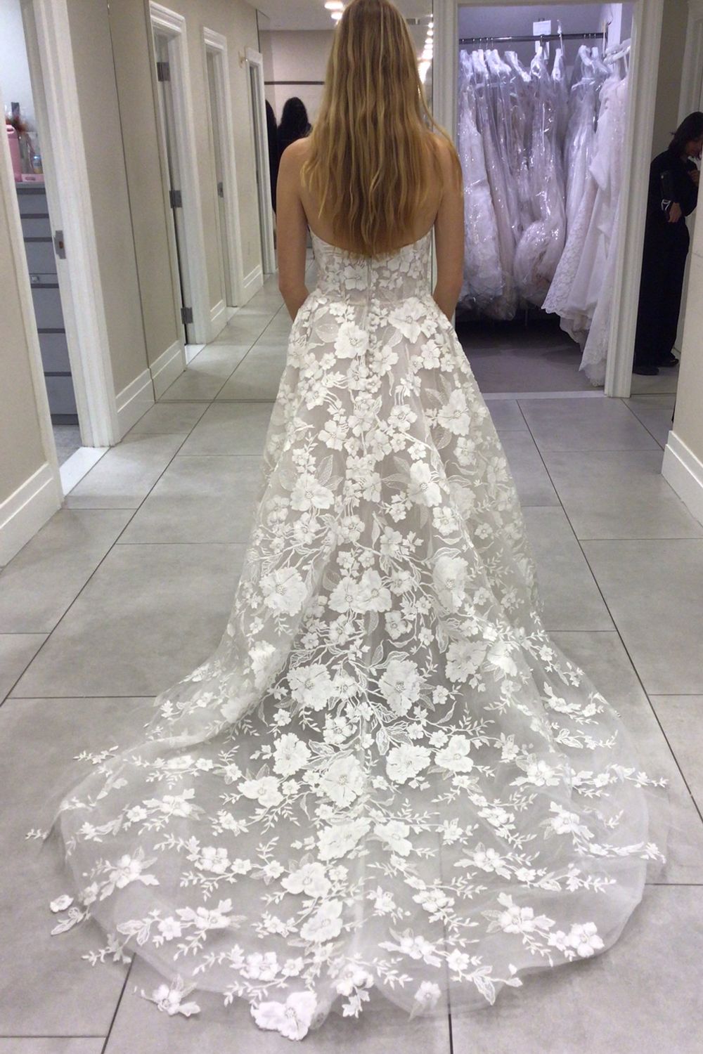 Valentini Spose Nao with Custom Shawl 4