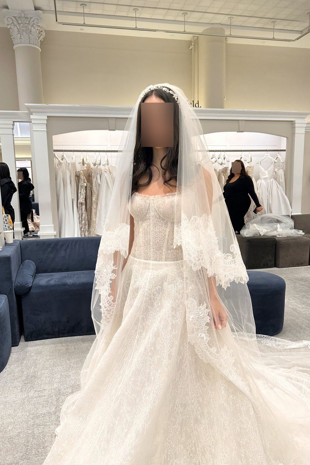 Lee Petra Grebenau Billie with Veil CHRISTIE LAUREN. ADRIANNA1624885 6