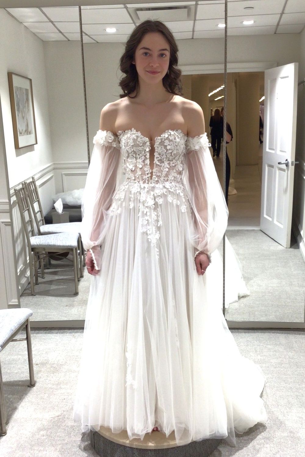 Lee Petra Grebenau Glory with Veil and Sleeves 0