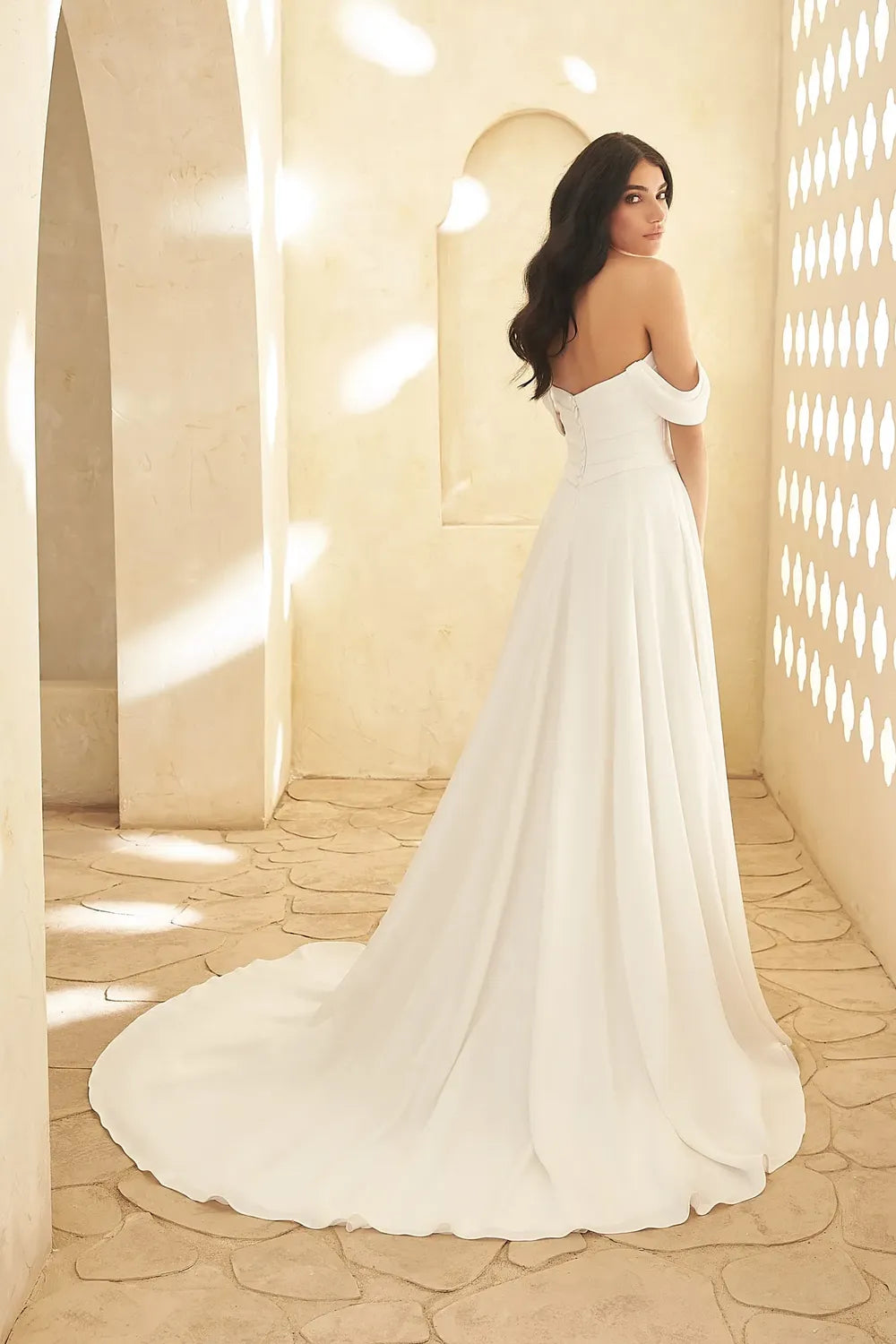 Paloma Blanca 5010 with Veil 1