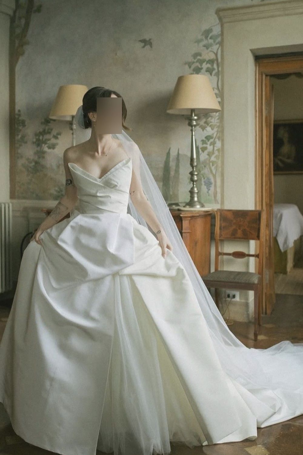 Monique Lhuillier Ballroom Style Wedding Gown 9