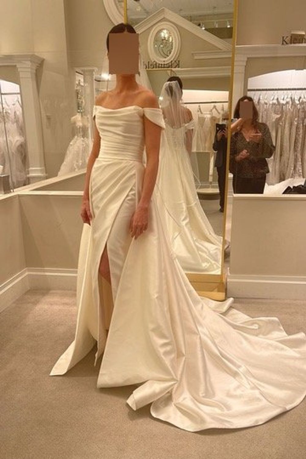 Used Anne Barge Blue Willow Tucker Wedding Dress Used Anne Barge Blue Willow Tucker Wedding Dress
