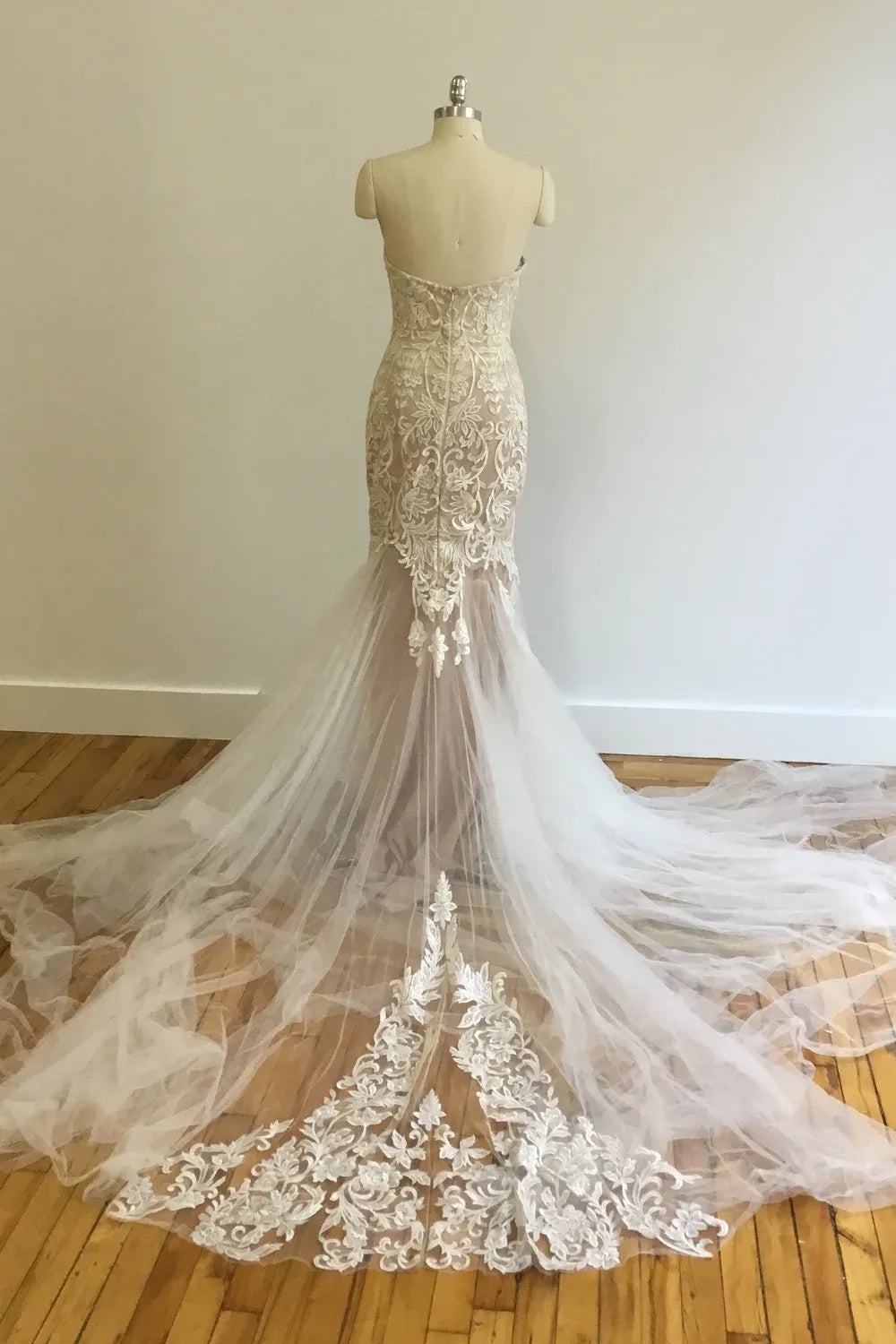 P BY PNINA TORNAI 2124 3