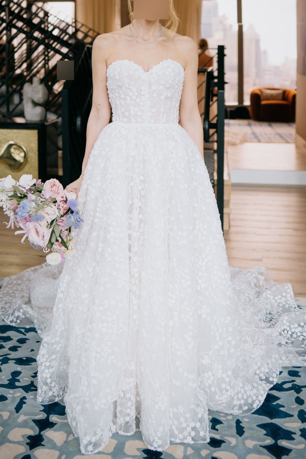 Used Netta BenShabu Agnes with Veil Wedding Dress Used Netta BenShabu Agnes with Veil Wedding Dress