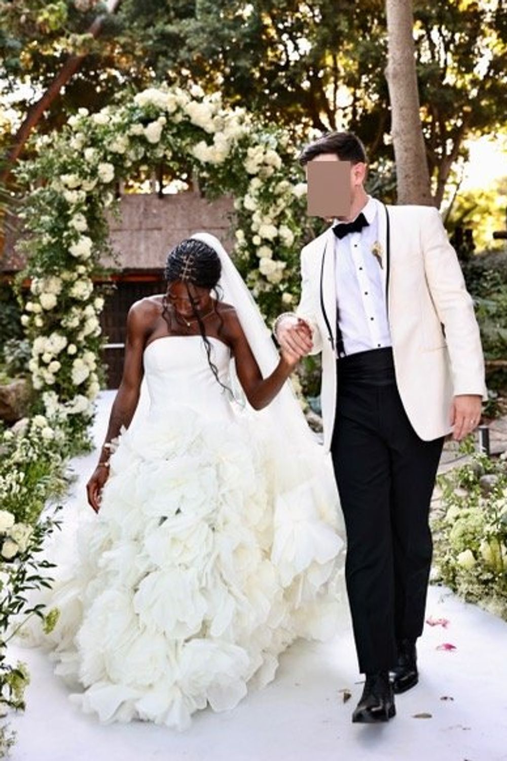 Nicole and Felicia NF047 with Veil 1