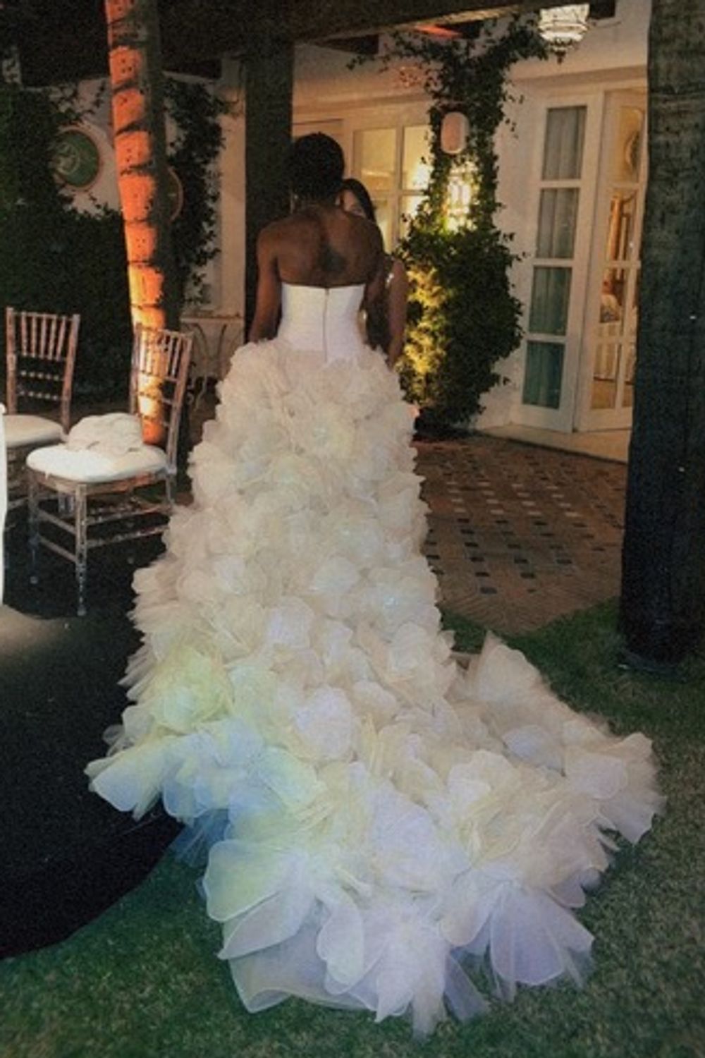 Nicole and Felicia NF047 with Veil 4