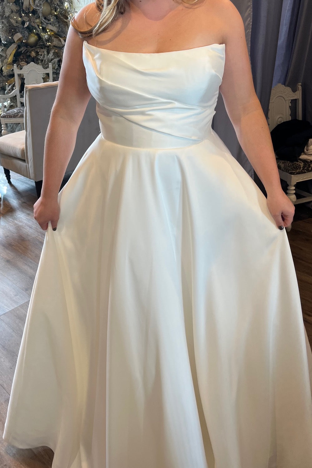 Never Worn Justin Alexander Estelle