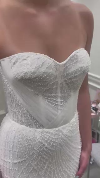 Eloise with Veil