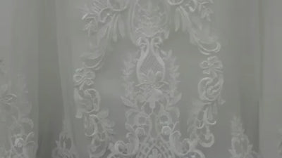 Timeless Ivory lace Elegance Size 4