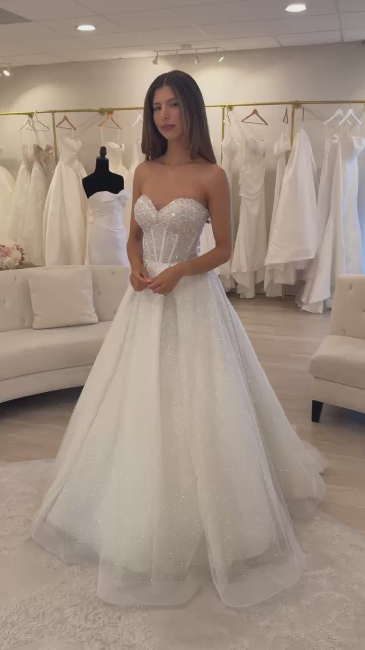Sample Daphne et Chloe Maison Collection Candace Wedding Dress