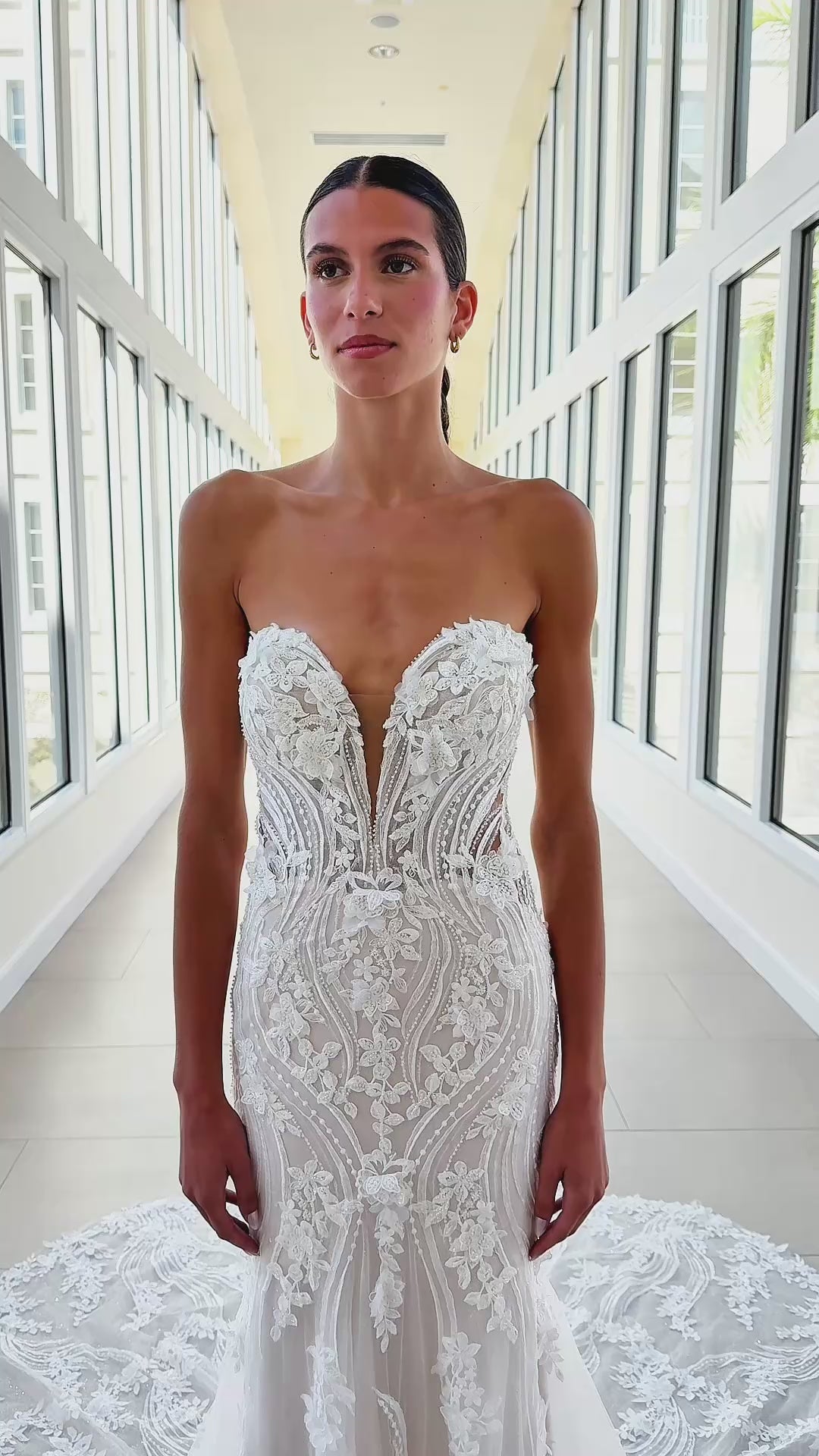 Matea with Veil and Sleeves